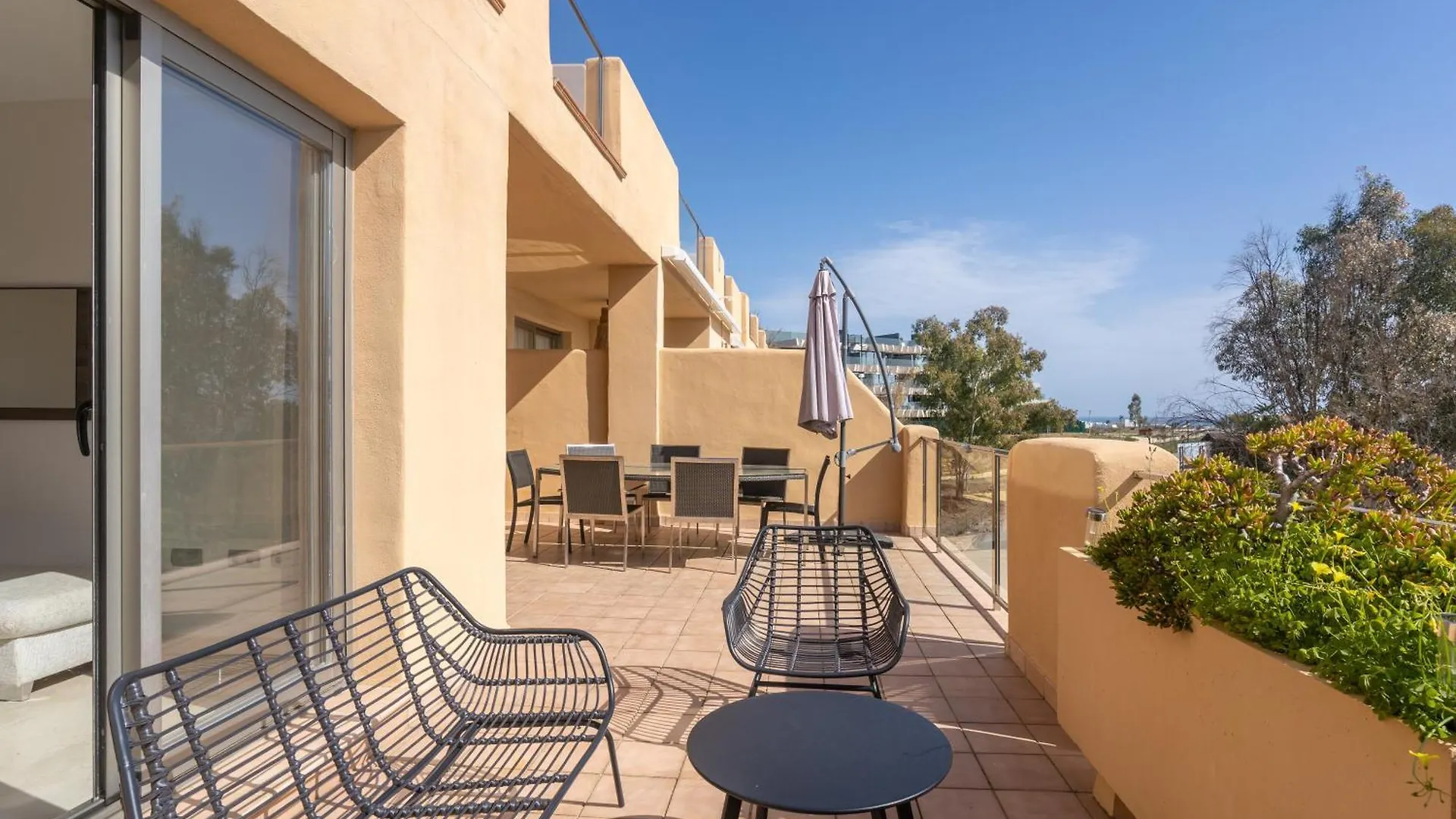 Apartment In Estepona With Sea View